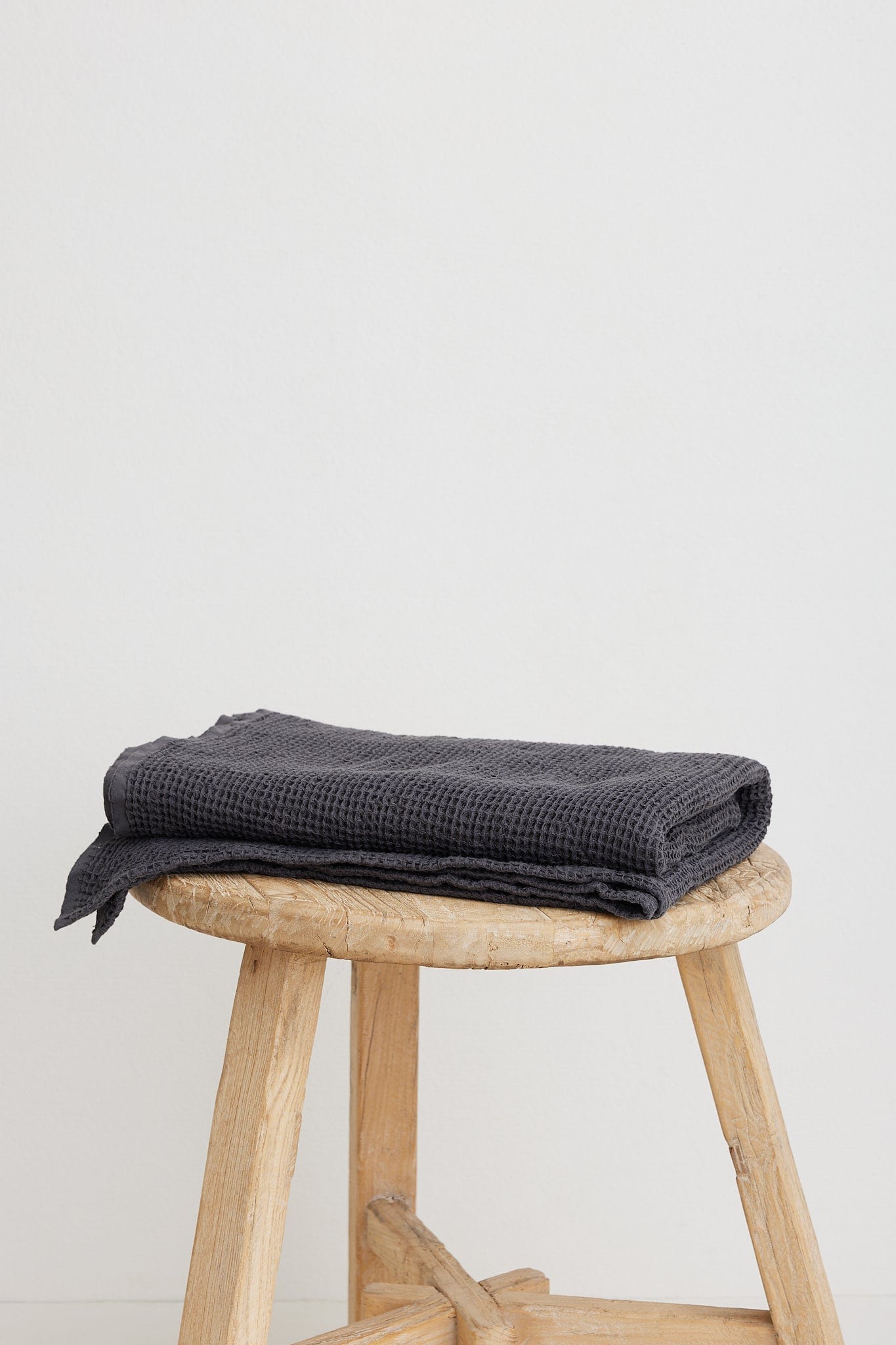 The Dharma Door Organic Cotton Towels Handwoven Bath Sheet - Charcoal