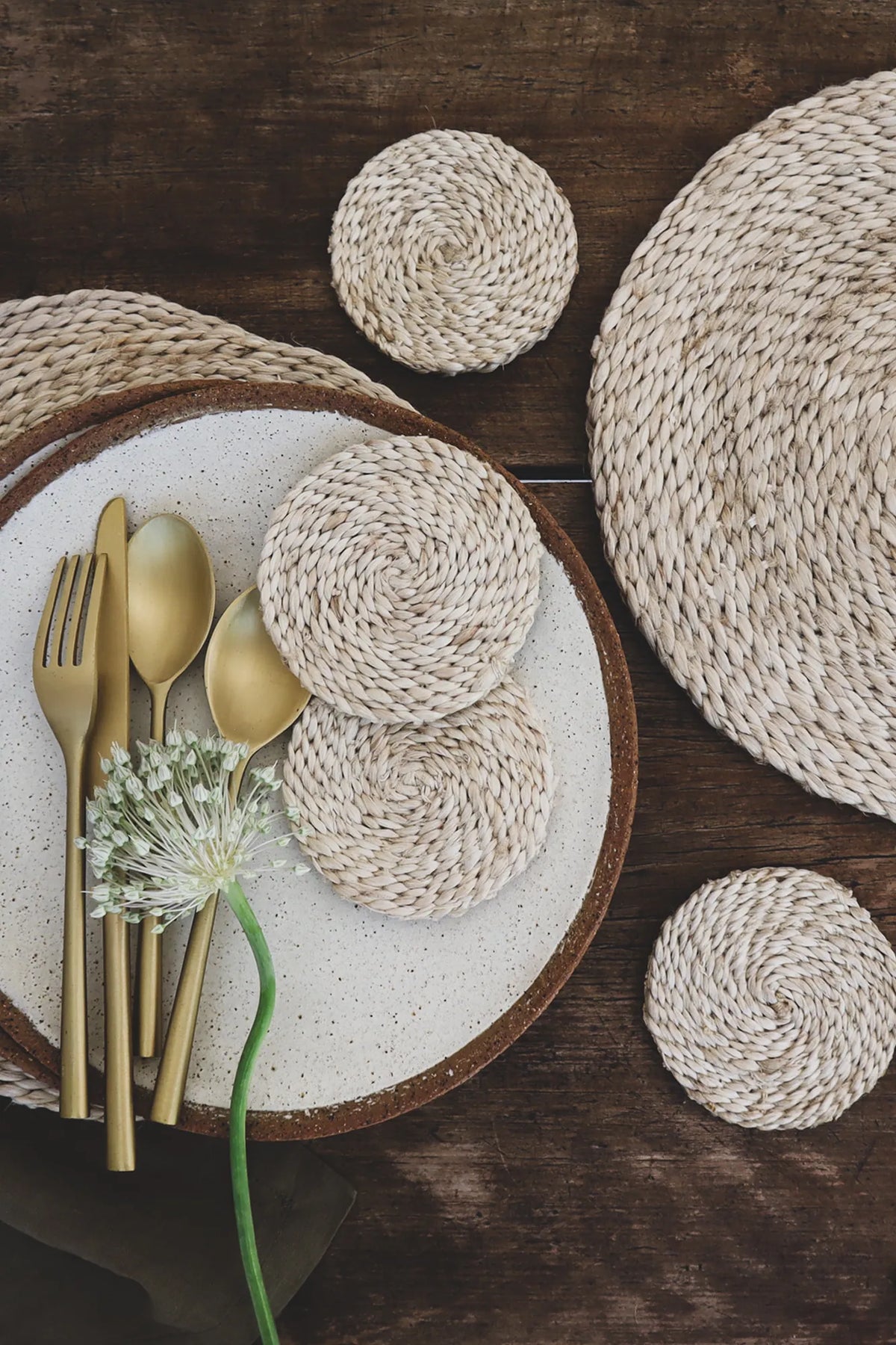 The Dharma Door Tableware Round Jute Placemat Set Round Natural Jute Placemats x 8 (in lidded basket)