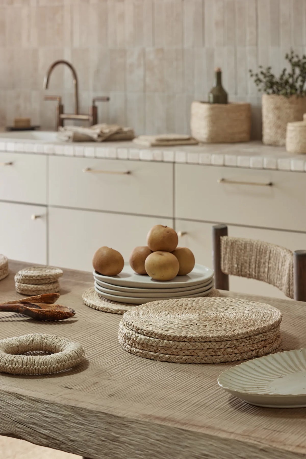 The Dharma Door Tableware Round Jute Placemat Set Round Natural Jute Placemats x 8 (in lidded basket)