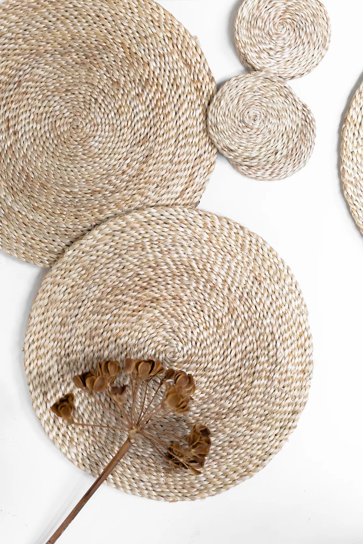 The Dharma Door Tableware Round Jute Placemat Set Round Natural Jute Placemats x 8 (in lidded basket)
