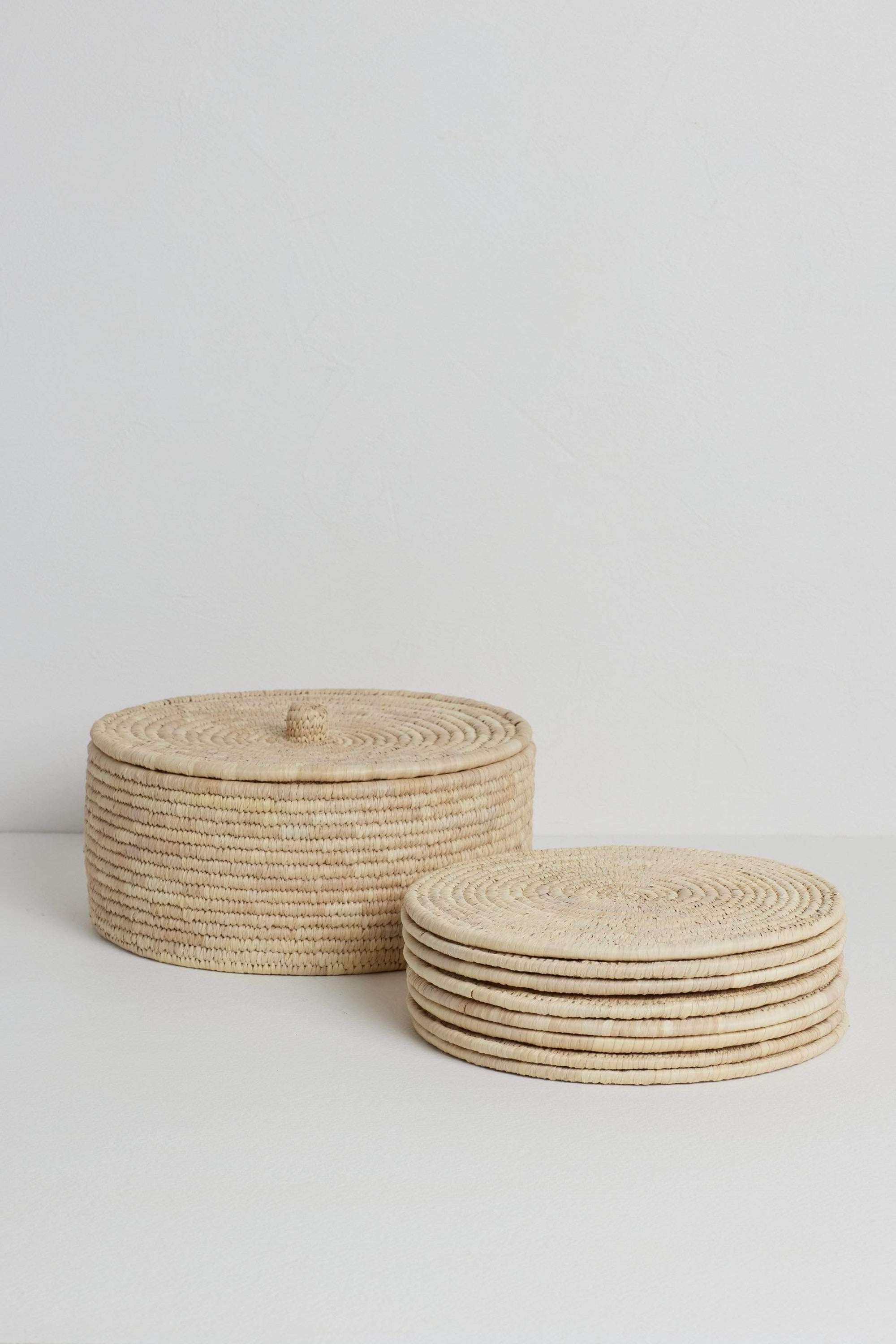 The Dharma Door Home, Table and Gifts Round Jute Placemat Set Round Palm Fibre Placemats x 8 (in basket with lid)