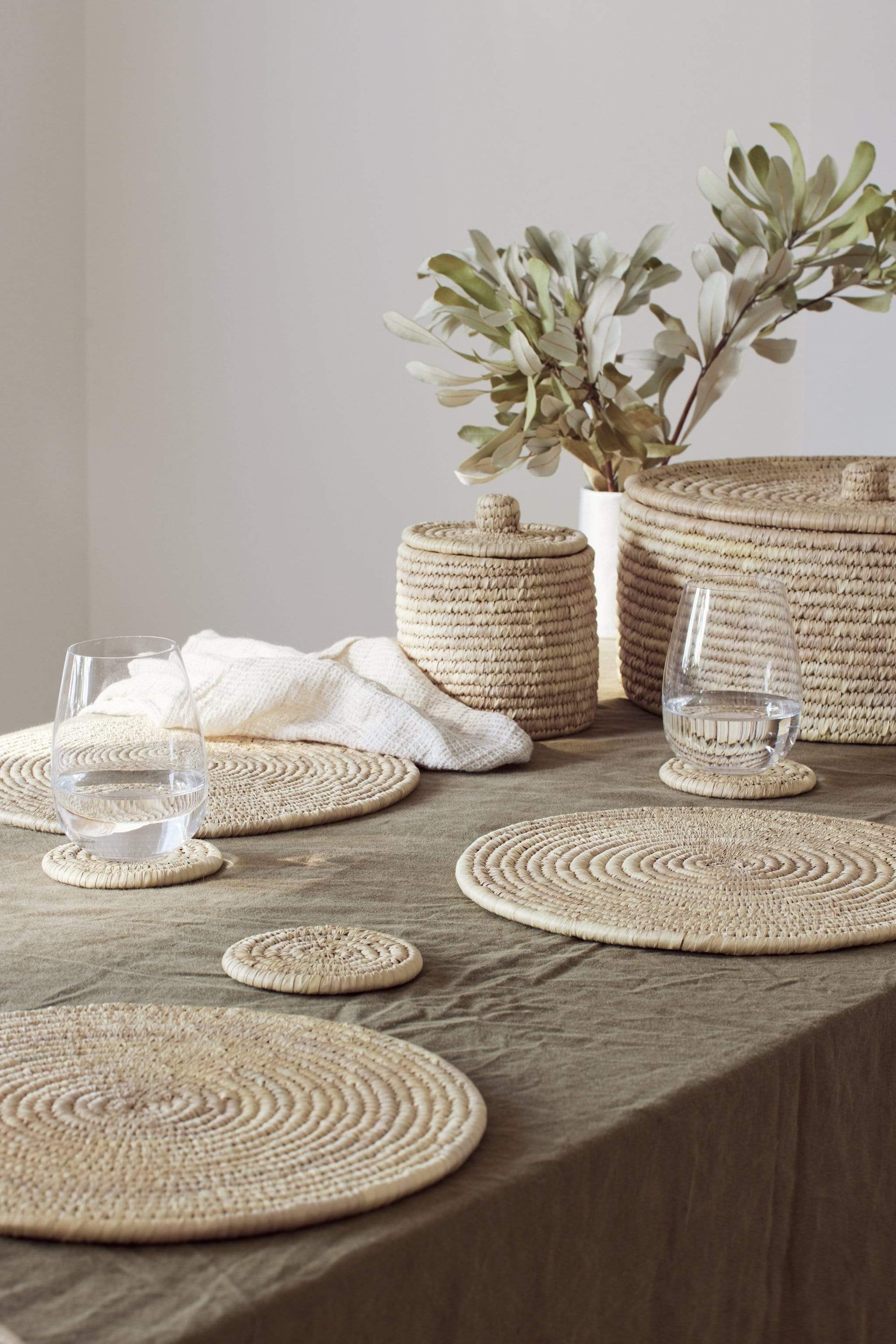 The Dharma Door Home, Table and Gifts Round Jute Placemat Set Round Palm Fibre Placemats x 8 (in basket with lid)